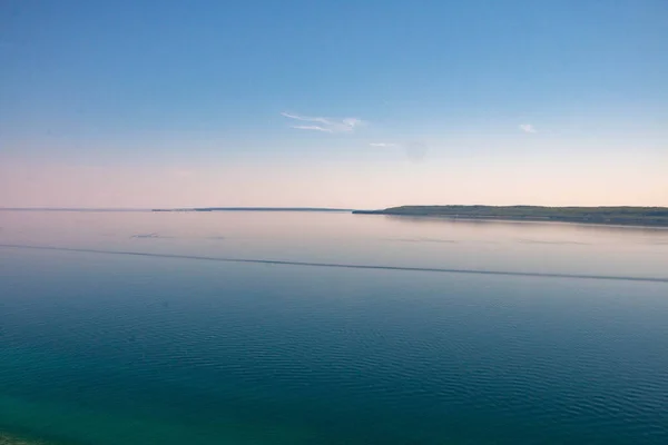 Lac Huron paysage montrant les belles eaux bleues — Photo