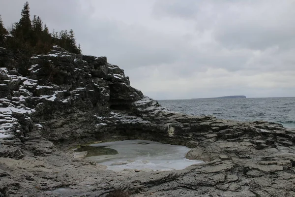 Тобермори Онтарио, полуостров Брюс, замерз зимой — стоковое фото