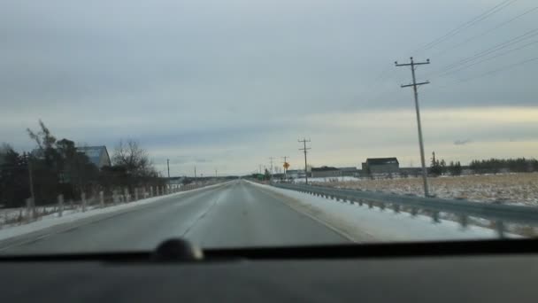 Winter rijden in Ontario Canada, rotsachtige wegomstandigheden — Stockvideo