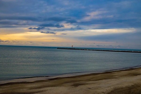 Kincardinestrand, blauw water en rustige dag — Stockfoto