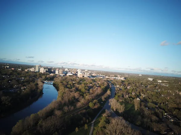 Foto aérea de Londres Ontário Canadá conhecida como a cidade da floresta — Fotografia de Stock