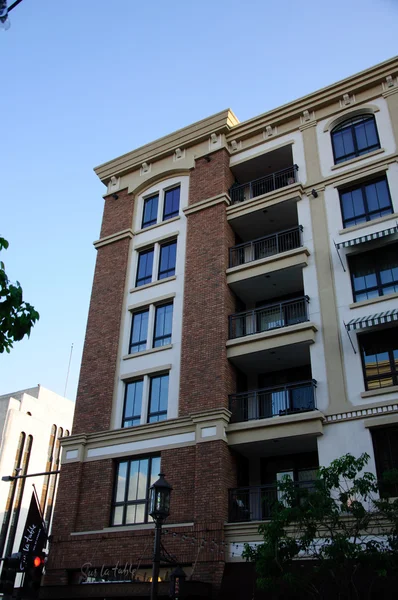 Fachada de edificio residencial clásico en EE.UU. — Foto de Stock