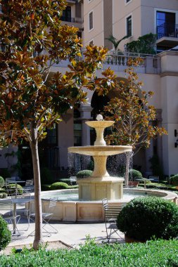 İçindedir ve Bahçe yolu ile ev