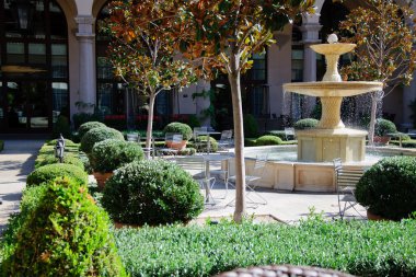 İçindedir ve Bahçe yolu ile ev