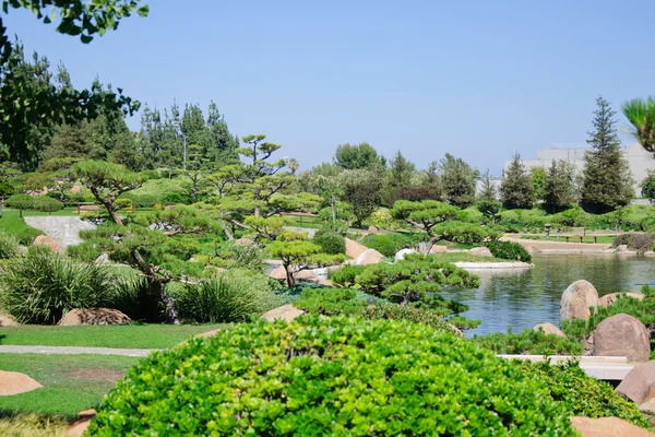 Schöner Blick auf den japanischen Garten lizenzfreie Stockfotos