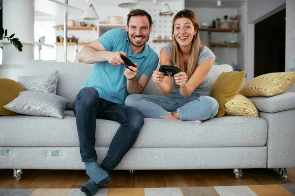 Casal Jogar Jogos Vídeo Casa — Fotografia de Stock