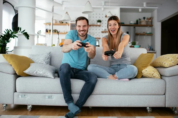 Casal Jogar Jogos Vídeo Casa — Fotografia de Stock