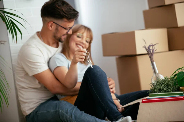 Close Husband Wife Holding Key New Apartment — Stock Photo, Image