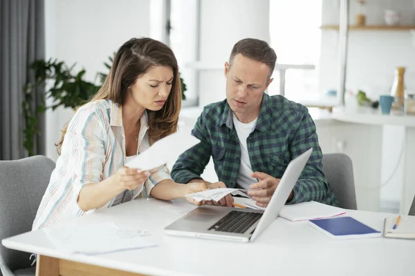 Evde çalışan çift, serbest çalışma kavramı