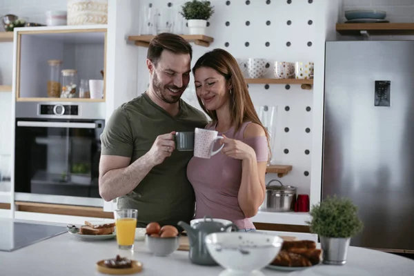 Feliz Pareja Desayunando Cocina —  Fotos de Stock