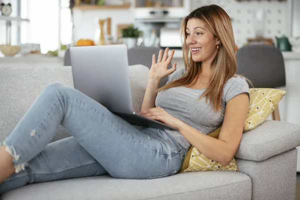 Beautiful Woman Having Video Call Young Happy Woman Enjoying Home — Stock Photo, Image