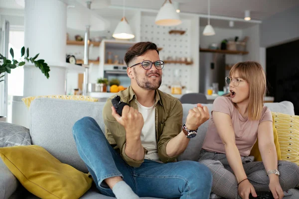 Pár Játszik Videojátékok Otthon — Stock Fotó