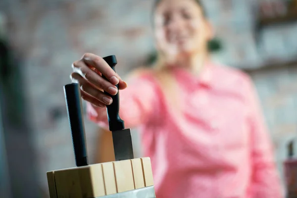 Beautiful Young Woman Preparing Vegetable Salad Kitchen Royalty Free Stock Photos