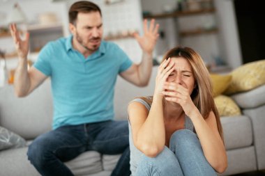 Aile içi şiddet, erkek kadına zarar verme