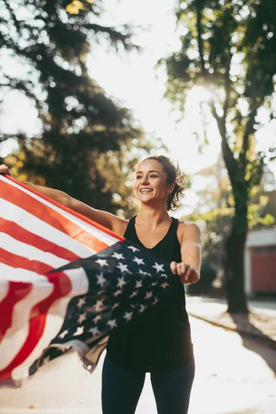 Mujer Joven Con Bandera Americana — Foto de Stock