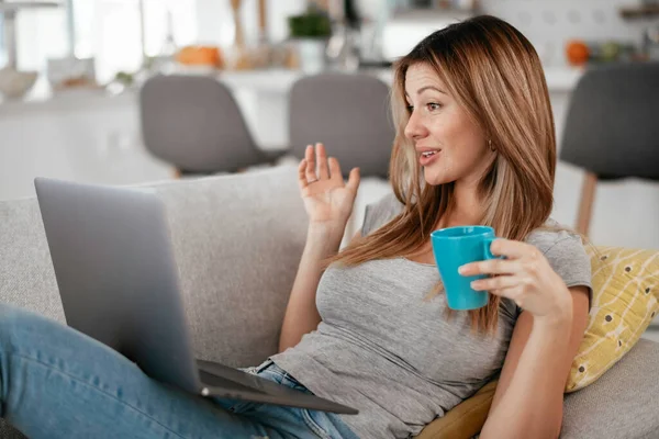 Beautiful Woman Having Video Call Young Happy Woman Enjoying Home — Stock Photo, Image