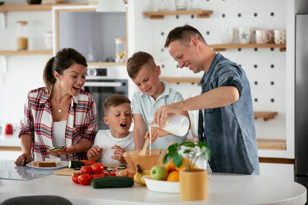 Family Having Fun Kitchen — Stock Photo, Image