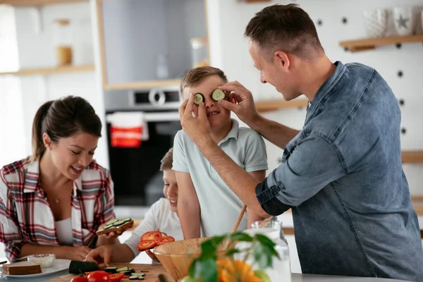 Familie Hat Spaß Der Küche — Stockfoto