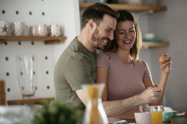 Young Couple Making Breakfast Home Loving Couple Cooking Together Kitchen — Stock Photo, Image