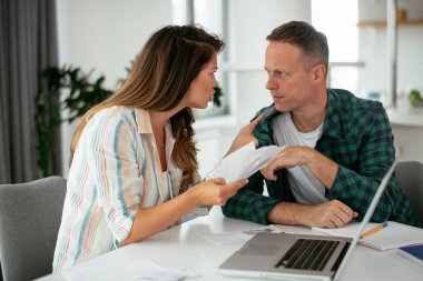 Evde çalışan çift, serbest çalışma kavramı