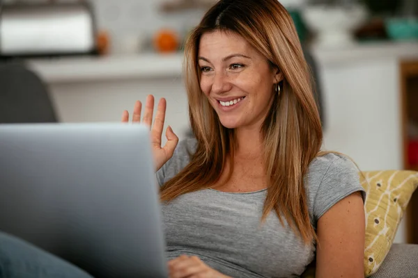 Beautiful Woman Having Video Call Young Happy Woman Enjoying Home — Stock Photo, Image