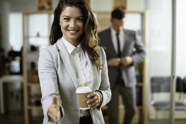 Uma Mulher Negócios Dar Uma Mão Negócio Negócio Handshake — Fotografia de Stock