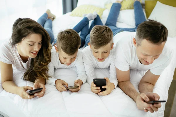 Family Using Mobile Phones Parents Kids Using Smart Phones Home — Stock Photo, Image