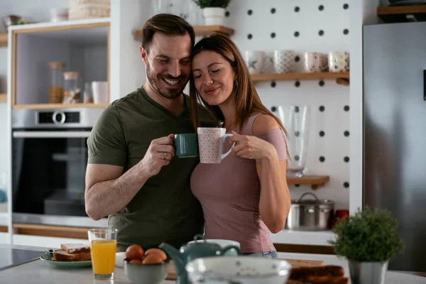 Feliz Pareja Desayunando Cocina —  Fotos de Stock