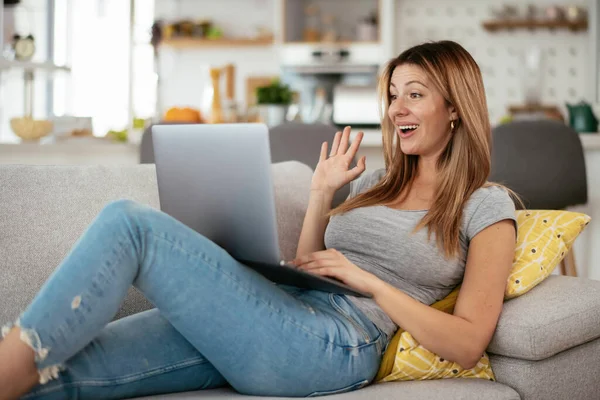 Beautiful Woman Having Video Call Young Happy Woman Enjoying Home — Stock Photo, Image