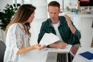 Evde çalışan çift, serbest çalışma kavramı