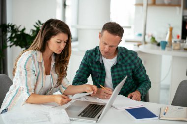 Evde çalışan çift, serbest çalışma kavramı