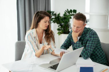 Evde çalışan çift, serbest çalışma kavramı