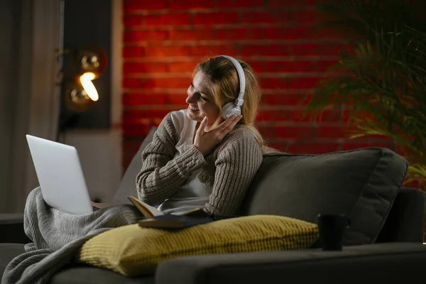 Beautiful Young Woman Listening Music Home — Stock Photo, Image