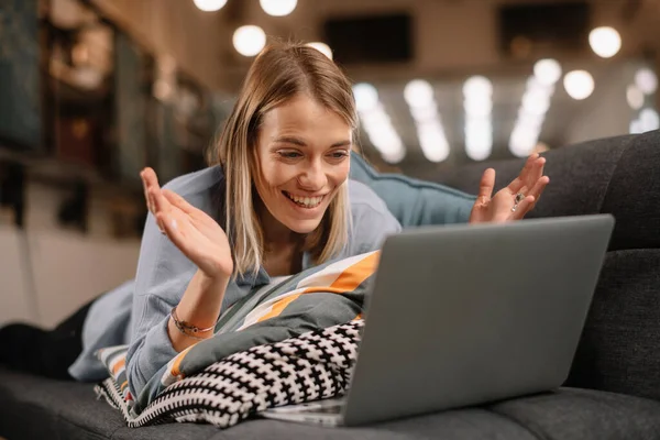 Young Woman Lie Sofa Watching Movie Laptop — Stock Photo, Image