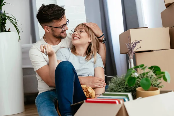 Boyfriend Girlfriend Moving Apartment — Stock Photo, Image