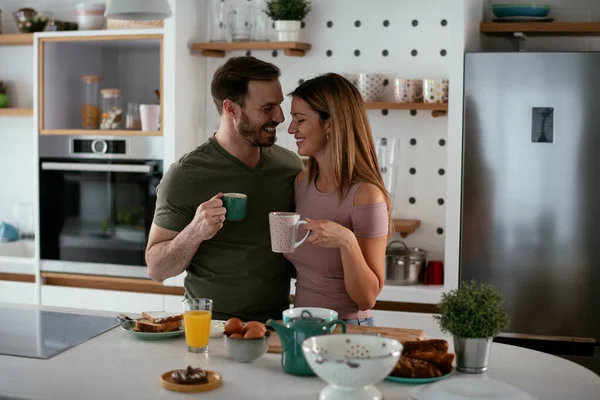 Feliz Pareja Desayunando Cocina — Foto de Stock