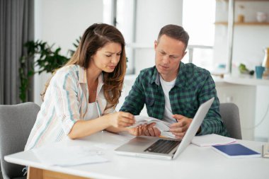 Evde çalışan çift, serbest çalışma kavramı