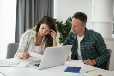 Evde çalışan çift, serbest çalışma kavramı