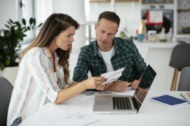 Evde çalışan çift, serbest çalışma kavramı