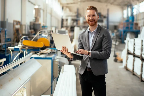 Gerente Fábrica Inspeção Fabricação Homem Ambiente Industrial — Fotografia de Stock