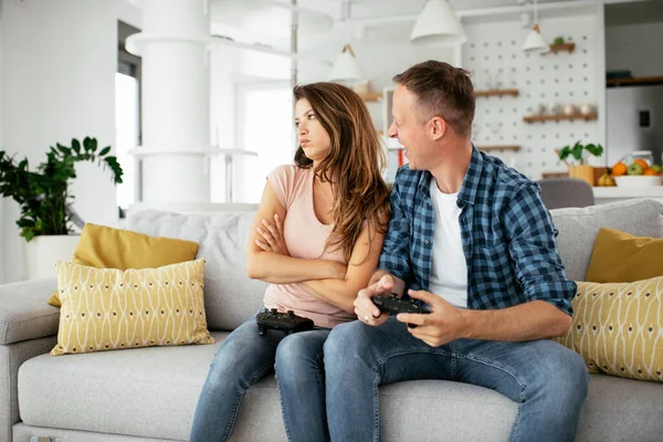 Boyfriend Girlfriend Playing Video Game Joysticks Living Room Loving Couple — Stock Photo, Image