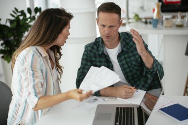 Evde çalışan çift, serbest çalışma kavramı