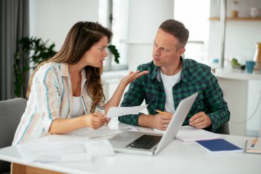 Evde çalışan çift, serbest çalışma kavramı