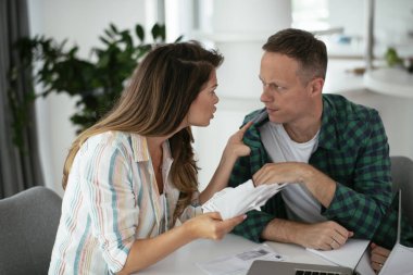 Evde çalışan çift, serbest çalışma kavramı