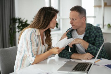 Evde çalışan çift, serbest çalışma kavramı