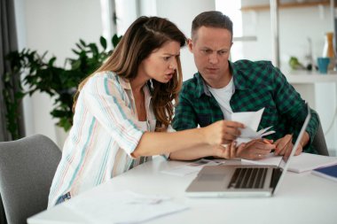 Evde çalışan çift, serbest çalışma kavramı