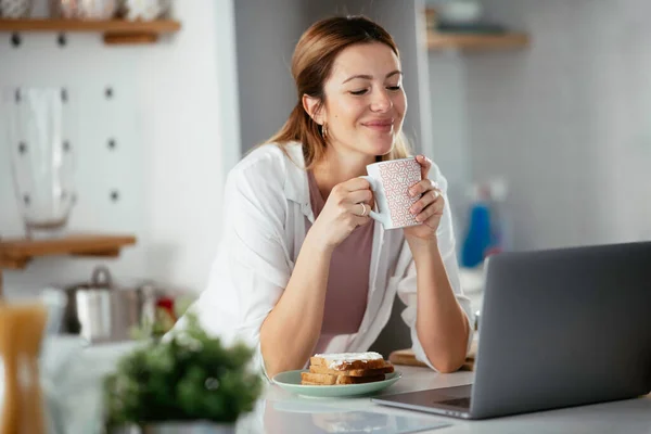 Beautiful Woman Having Video Call Beautiful Woman Enjoying Home — Stock Photo, Image