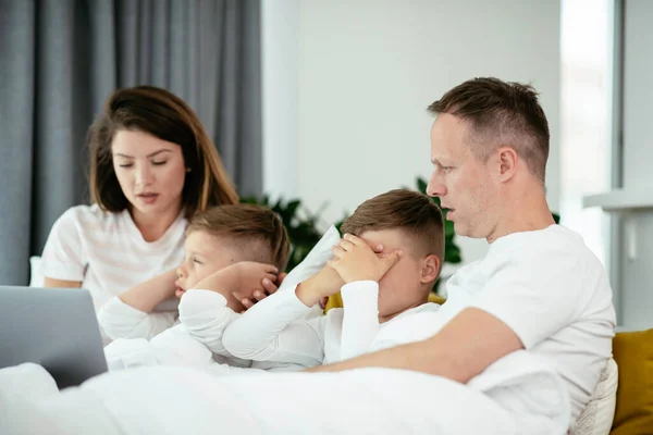 Família Passar Tempo Juntos Casa — Fotografia de Stock