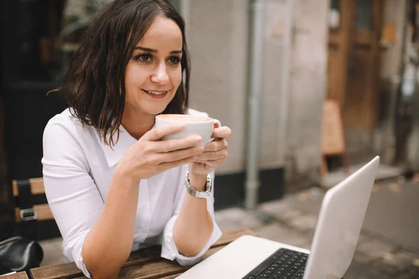 Beautiful Brunette Drinking Coffee Portrait Young Smiling Businesswoman Having Break — Stock Photo, Image