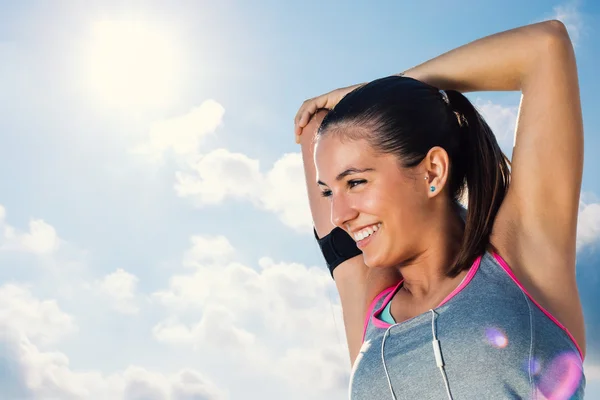 Mulher se preparando para correr de manhã . — Fotografia de Stock